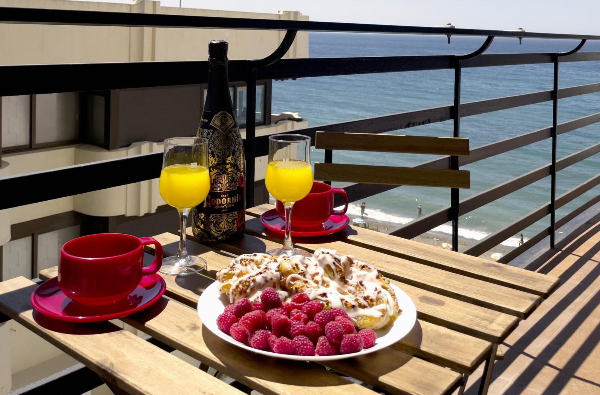 Mediterraneo 508. Fantastic Studio On The Beachfront With Sea Views. Marbella Eksteriør bilde